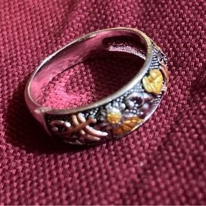 Women’s ring size 7 floral multicolored metals